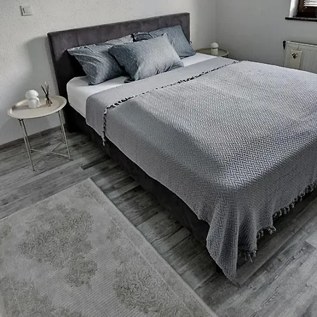 Stari Grad Apartment *